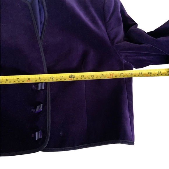 British Made Cropped Purple Velvet Jacket – Size S/M – Luxe Boutique - Picture 7 of 13